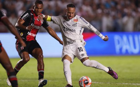 Neymar es la gran esperanza de Brasil pero no pasa del 1-1 en su reaparición con el Santos