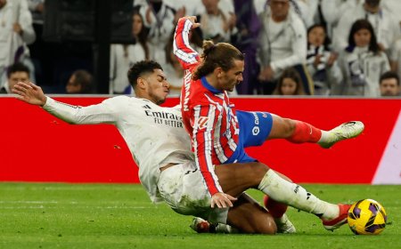 El Madrid y el Atlético invitan al Barcelona a la Liga