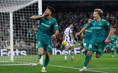 El Betis arrolla a una Real en inferioridad