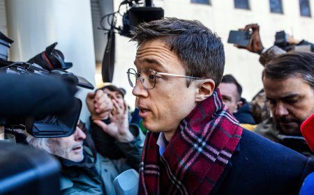 El juez niega como prueba el historial psiquiátrico de Elisa Mouliaá y acota el volcado del móvil de Errejón para “evitar filtraciones”
