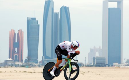 Tadej Pogacar, una sardinilla entre los tiburones de la contrarreloj en el Tour de los Emiratos