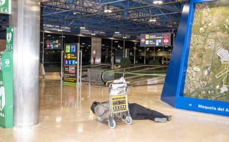 El número de personas durmiendo en el aeropuerto de Barajas se multiplica por 10: “Veo más gente peligrosa”