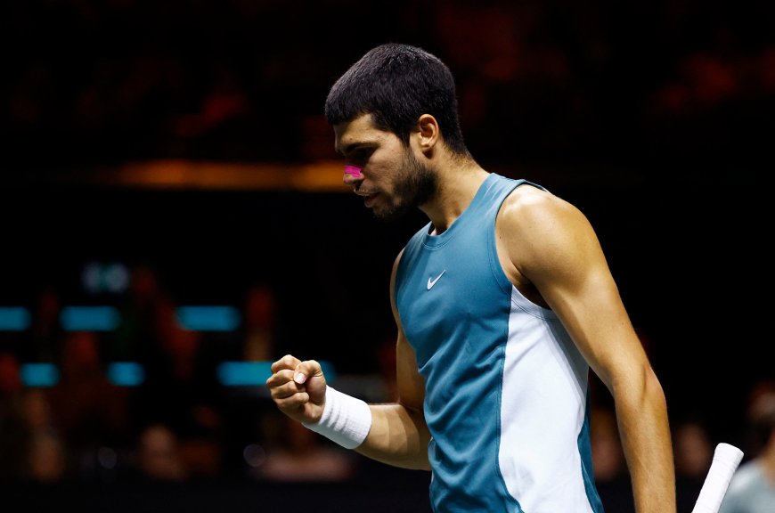 Alcaraz vence a De Miñaur y conquista el torneo de Róterdam