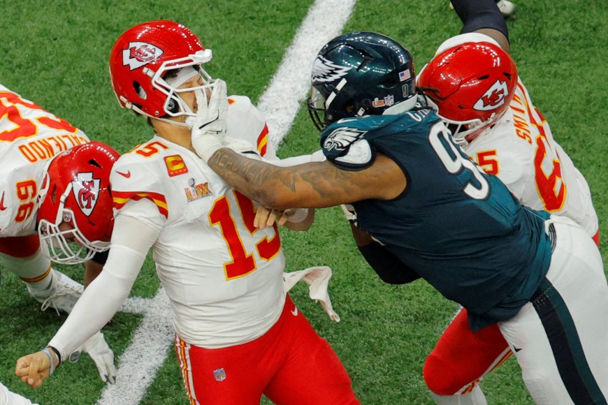 El reinado de Mahomes se estrella con el muro de los Eagles