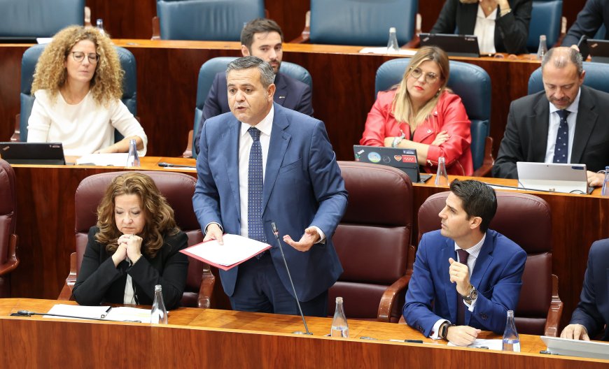 Un consejero de Ayuso, a una diputada de Más Madrid: “No me pongas morritos, que me descentro”