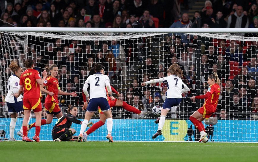 La falta de pegada penaliza a España ante Inglaterra en Wembley