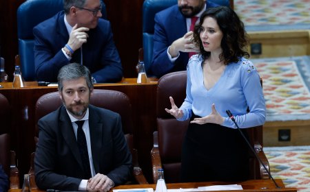 Ayuso rectifica su guion para intentar tapar el drama de las residencias atacando a Sánchez: “Gobernaban y murieron 130.000 personas”