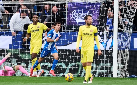 Defensa heroica del Alavés, con nueve, frente al Villarreal