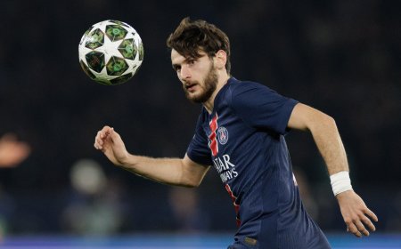 Kvaratskhelia contra la historia de Anfield