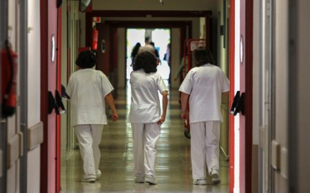 CC OO anima a los 80.000 trabajadores de la sanidad pública en Madrid a que reclamen sus pagas extras recortadas