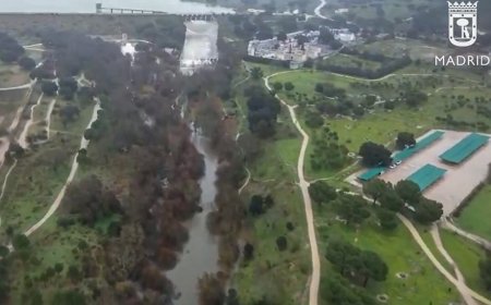 Seis desalojados en el poblado de Las Sabinas en Móstoles por la crecida del río Guadarrama