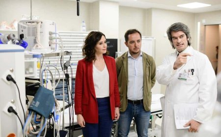 El Gobierno de Ayuso retrasó el acceso a una lista de 1.798 médicos a un encargado de las residencias