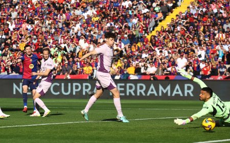Lewandowski libera al Barcelona