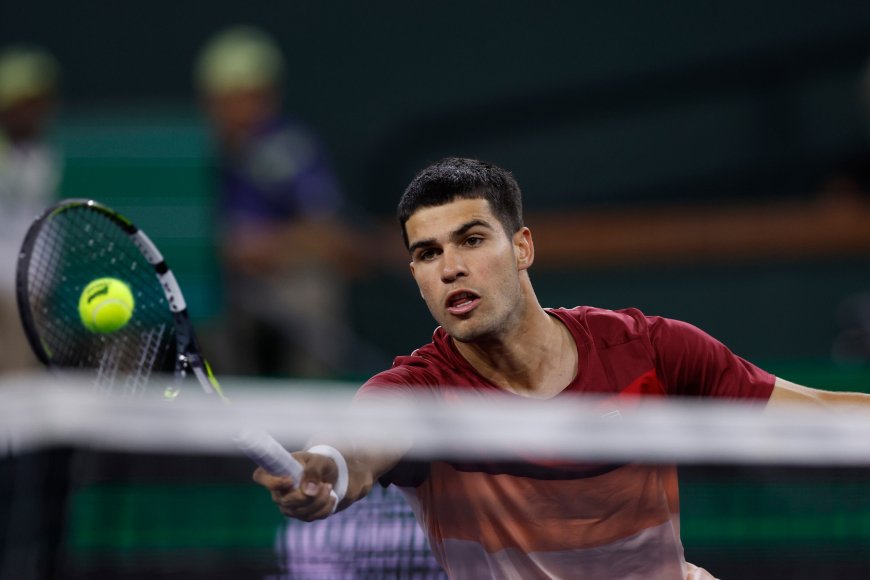 Alcaraz imparte una clase de volea ante Shapovalov