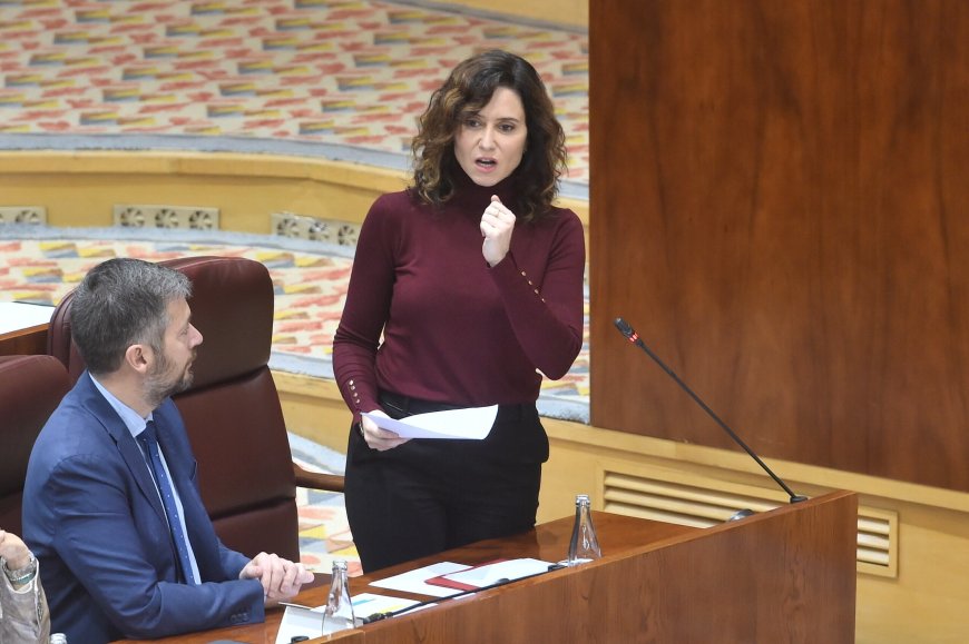 Ayuso responde en la Asamblea sobre el reparto de menores: “Cumpliré con la ley me guste o no”
