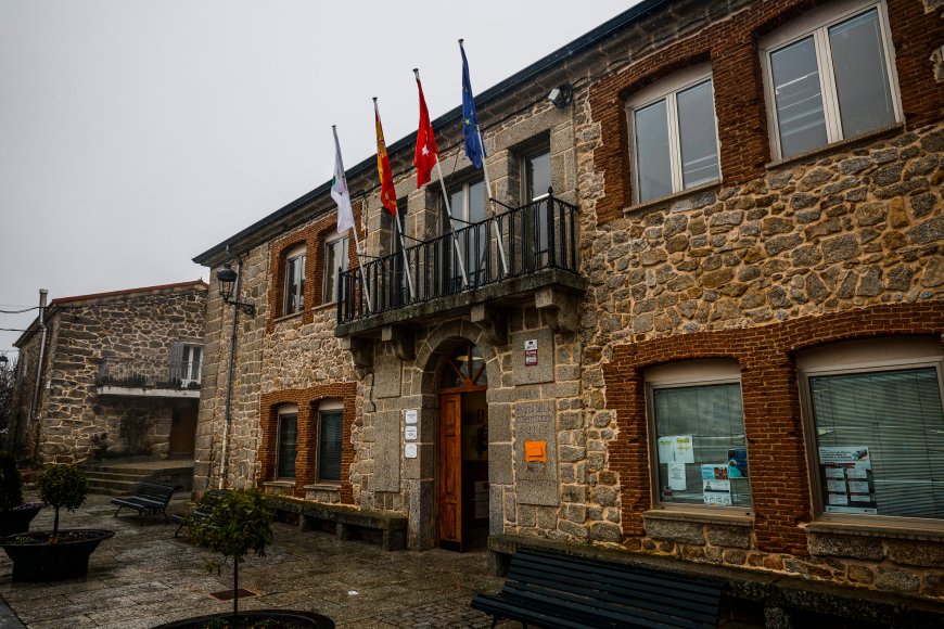 Un alcalde del PP elige a los Legionarios de Cristo para realizar un curso de nuevas masculinidades