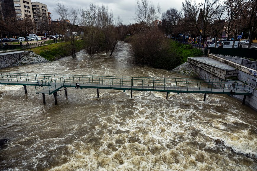 ¿Por qué Madrid no ha mandado alerta pese al peligro de desbordamiento del Manzanares?