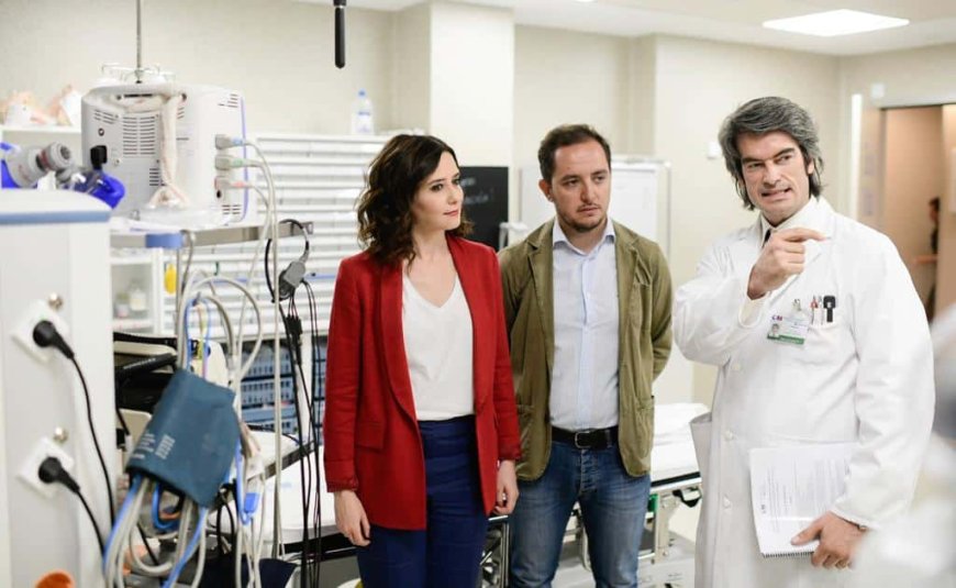 El Gobierno de Ayuso retrasó el acceso a una lista de 1.798 médicos a un encargado de las residencias