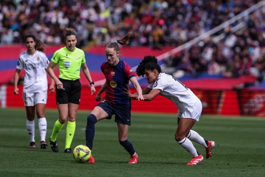La Liga femenina no quiere que el arbitraje sea una cuestión de género y que en la competición piten solo mujeres