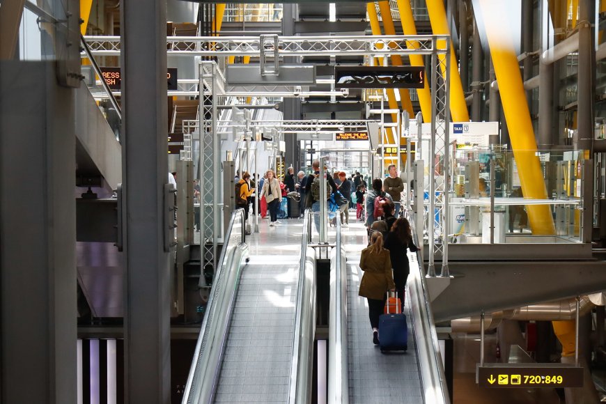 Los servicios de limpieza del aeropuerto de Barajas irán a la huelga indefinida a partir del 9 de abril
