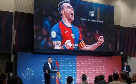 Sergio Lozano, jugador del Barça de fútbol sala, se retira y cuelga la camiseta en lo alto del Palau