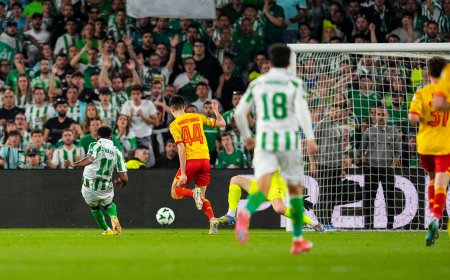 El Betis, que mereció más, se lleva una buena renta a Polonia