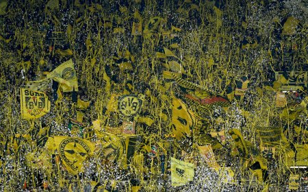 El Barcelona de Flick tiene un objetivo: silenciar el Muro Amarillo del Borussia Dortmund, la grada en la que nadie se sienta y todos cantan
