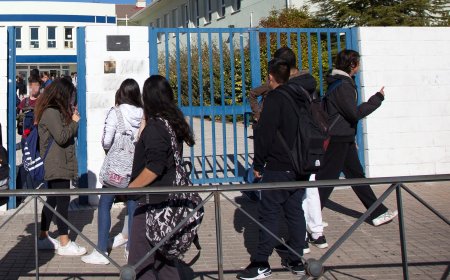 La Comunidad de Madrid deberá pagar 1.000 euros a una profesora por el exceso de horas lectivas y CC OO avisa: hay otros 6.500 afectados