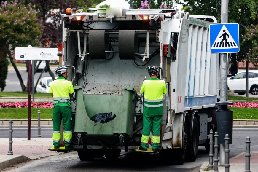 Los sindicatos convocan una huelga indefinida de recogida de basuras en Madrid