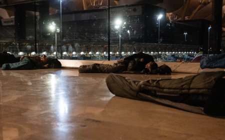 AENA impondrá controles de acceso en Barajas para impedir el paso a las personas sin hogar