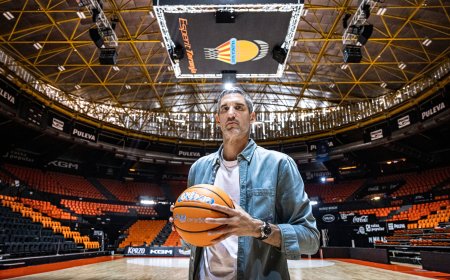 Rubén Burgos, entrenador del Valencia Basket, campeón de la Liga femenina: “Lo normal no es ganar siempre y en el club lo saben”