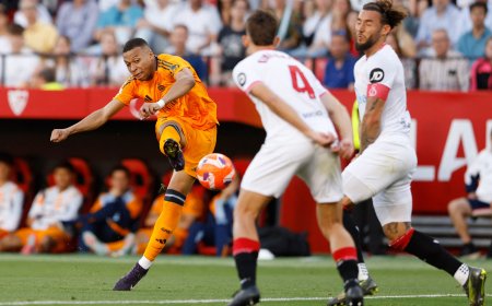 Mbappé atrapa su premio contra un Sevilla con nueve jugadores
