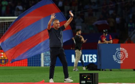 Hansi Flick prolonga su contrato con el Barcelona hasta 2027