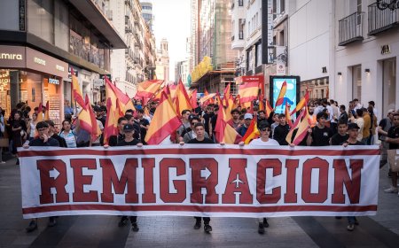 Falange Española sale a las calles de Madrid en una manifestación llena de adolescentes