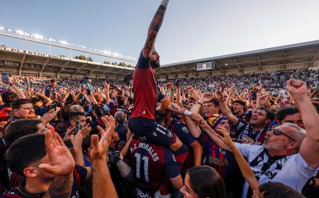 El Levante asciende a Primera con un gol en el descuento ante el Burgos en la penúltima jornada