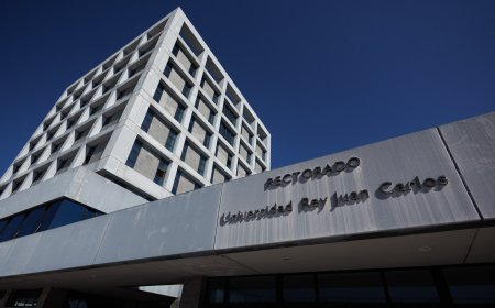La Universidad Rey Juan Carlos entregará “al final del curso actual” los diplomas de los 714 estudiantes de la EAE que lo esperan desde 2021 y 2022