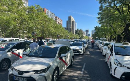 Miles de taxistas se manifiestan en Madrid: “Hay un secuestro de la movilidad”