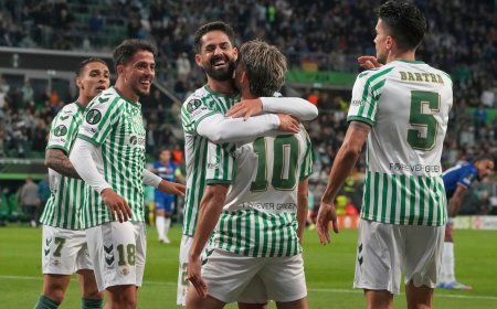 Betis - Chelsea en directo | El Betis gana al descanso gracias al gol de Abde