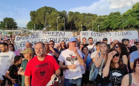 Una gran pitada popular en contra del delegado de distrito inaugura las fiestas de Hortaleza
