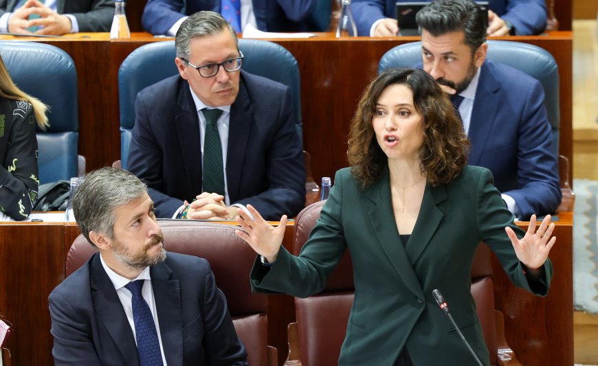 Ayuso se revuelve en la Asamblea y ataca como nunca a Vox: “Son irrelevantes y no sirven para nada”