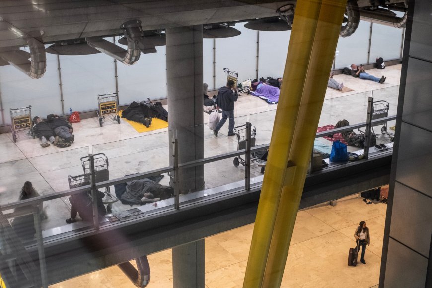 Pobres, desempleados o enfermos: sin rastro de solicitantes de asilo en el aeropuerto de Barajas