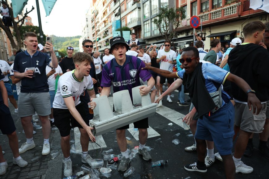 Un semáforo roto, el incidente más grave en Bilbao antes de la final de la Liga Europa
