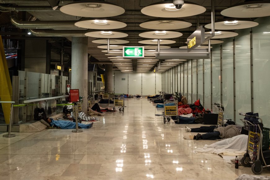El Defensor del Pueblo pide una reunión con AENA y el Ayuntamiento de Madrid para abordar la crisis de Barajas