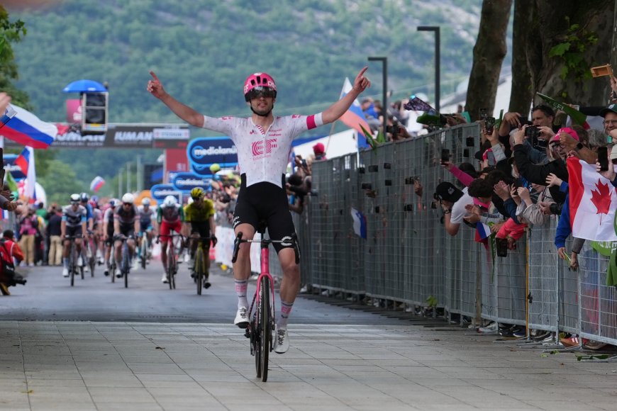 Un atasco por una caída frena a Roglic y a Juan Ayuso y refuerza a Isaac del Toro en su liderato del Giro de Italia