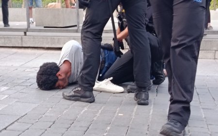 Un juzgado de Madrid declara que la Policía Municipal “se extralimitó” en la “detención ilegal” de un migrante en Lavapiés
