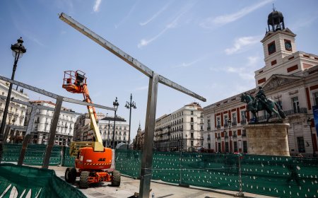 Madrid se gasta millón y medio en toldos de quita y pon para la Puerta del Sol dos años después de la gran reforma