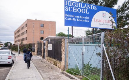 Aplazadas las declaraciones de las profesoras del Highlands investigadas por inacción ante los abusos a menores del padre Marcelino