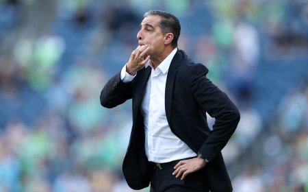 Renato Paiva, el entrenador de Botafogo que abraza y llama “niña” a la pelota