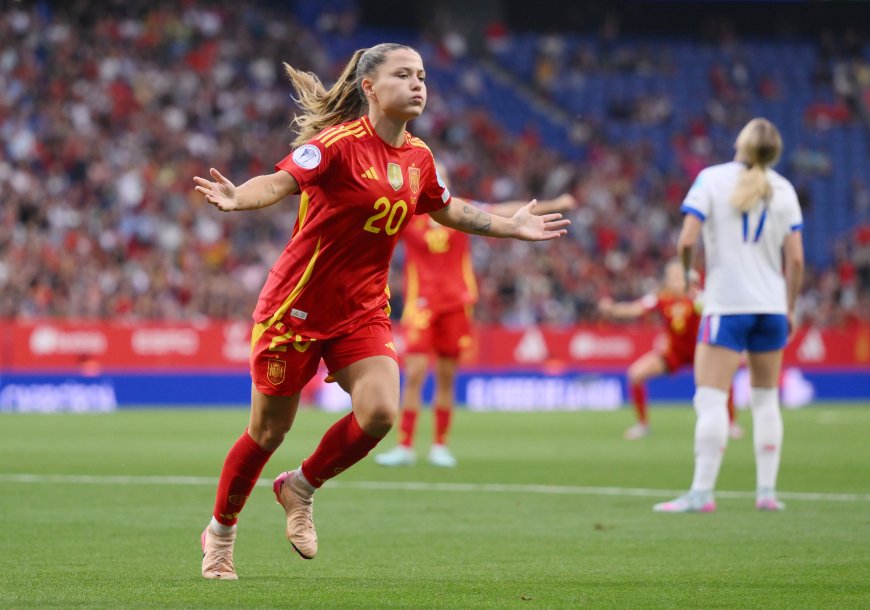 España - Inglaterra en directo | Claudia Pina remonta el partido con un doblete