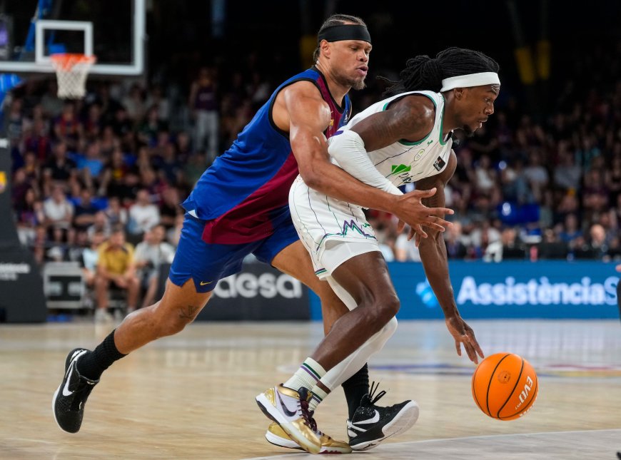 El Barcelona, aplastado por el Unicaja, decide no jugar al baloncesto en el peor momento